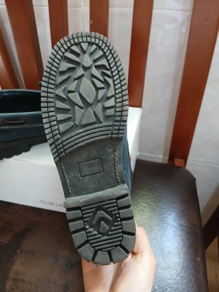 Zapatos de piel para niño azul marino.