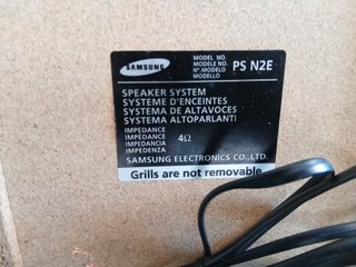 Altavoces Samsung Estantería