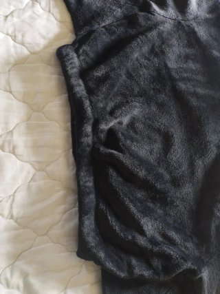 Jersey Negro con Capucha de dragón Desdentado