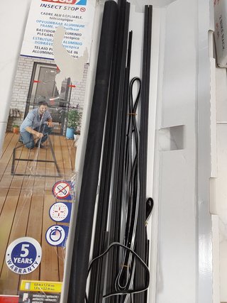 tesa Insect Stop FALT - Malla mosquitera para puertas con marco de aluminio plegable - Marco telescópico ajustable - Gris antrac