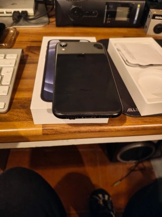 Se venden 2 iPhone uno dr ellod Xr y un OPPO reno