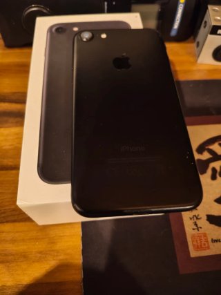 Se venden 2 iPhone uno dr ellod Xr y un OPPO reno