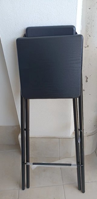 Dos Taburetes plegables altos negros