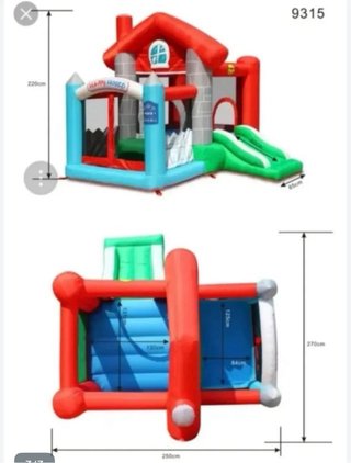Castillo hinchable con tobogán.
