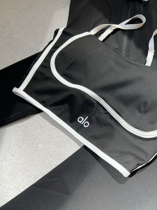 Conjunto Alo Yoga Negro Talla S
