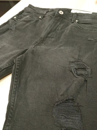 Vaqueros cortos BERSHKA hombre desgastados Talla 3