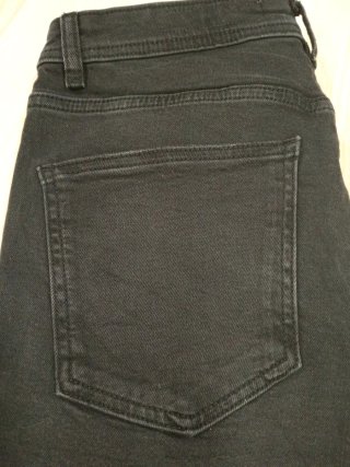 Vaqueros cortos BERSHKA hombre desgastados Talla 3