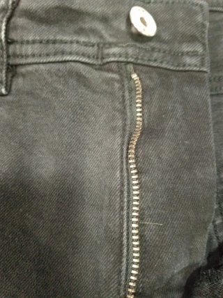 Vaqueros cortos BERSHKA hombre desgastados Talla 3