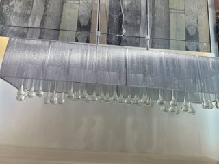LÁMPARA DE SALÓN LÁGRIMAS