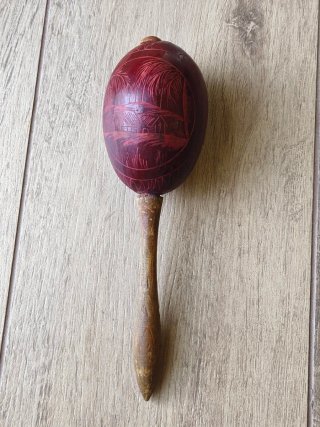 Maracas in legno intagliata a mano