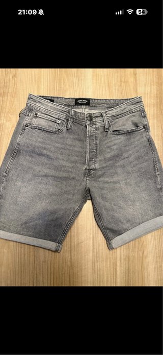 Lote de 6 camisetas y 2 bermudas tejanas