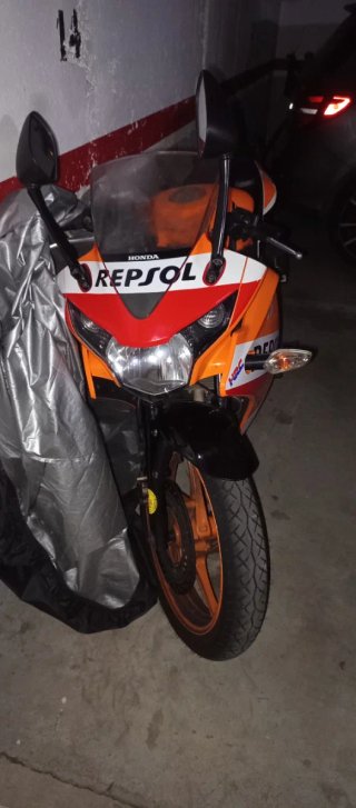 Honda CBR 125 Repsol( Se cambia por coche o moto )