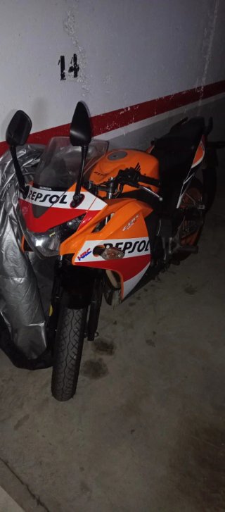 Honda CBR 125 Repsol( Se cambia por coche o moto )