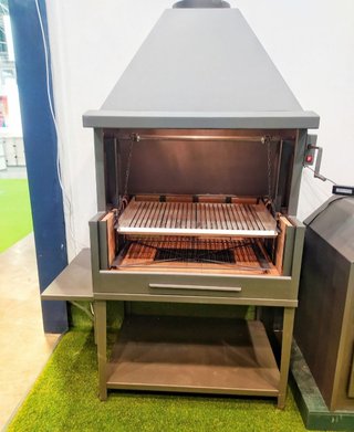 Barbacoa de obra con horno y cristal N-3