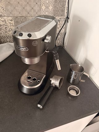Cafetera DeLonghi Negra