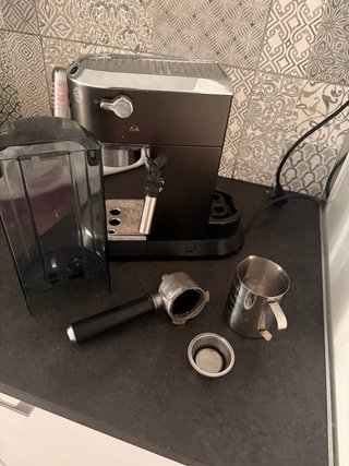 Cafetera DeLonghi Negra