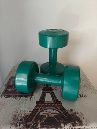 Pesas verdes para ejercicio