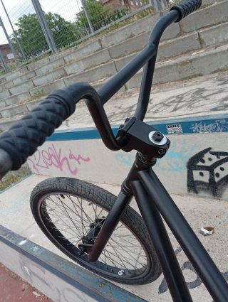 Bicicleta BMX negra