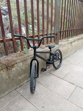Bicicleta BMX negra