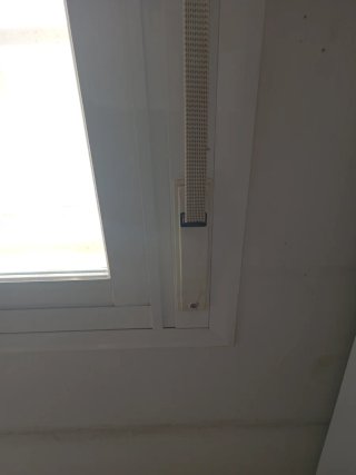 Ventana aluminio con persiana de 1'20 x 1'20