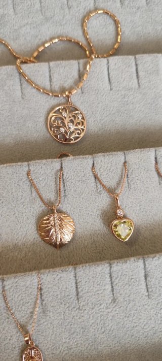 Collares chapados en oro