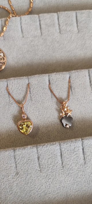 Collares chapados en oro