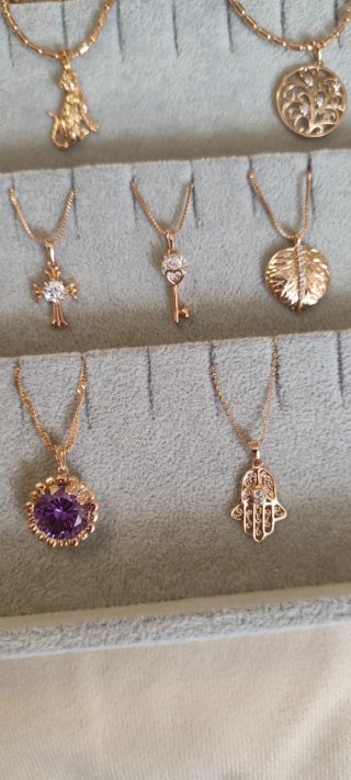 Collares chapados en oro