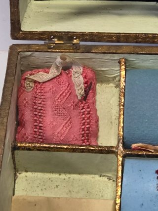 Antigua miniatura  maquina de coser  casa muñecas