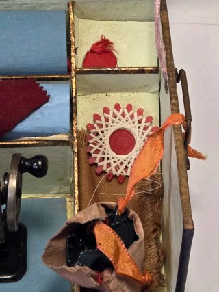 Antigua miniatura  maquina de coser  casa muñecas