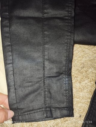 Pantalón vaquero negro