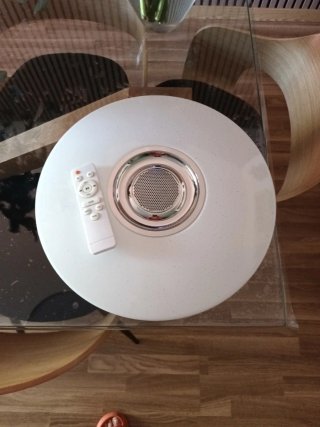 Lámpara moderna redonda con mando , altavoz Blueto