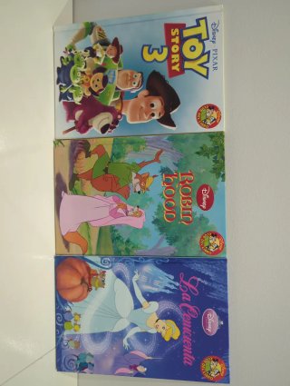 18 libros de Disney en muy buen estado.