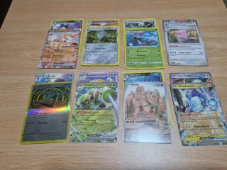 Caja metálica Pokémon + 70 cartas