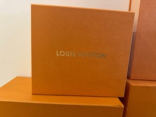 Caja Louis Vuitton Naranja y Dorada