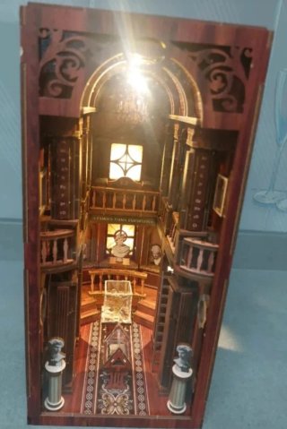 Casa de muñecas booknook soggetto libri montato