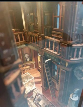 Casa de muñecas booknook soggetto libri montato