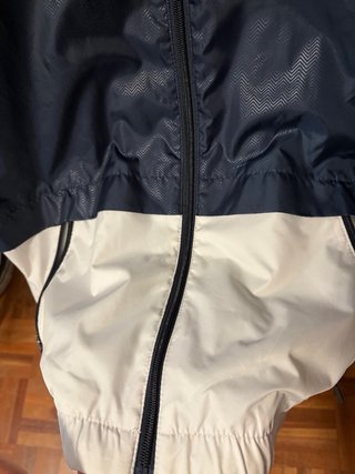 Chaqueta entretiempo azul y blanca