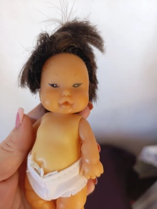Muñeca barriguita asiática
