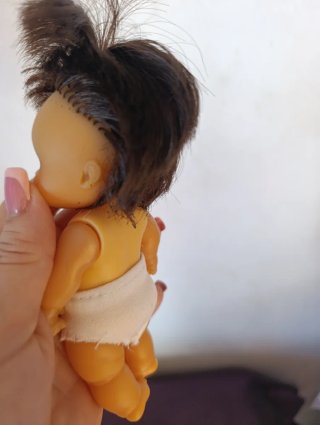 Muñeca barriguita asiática