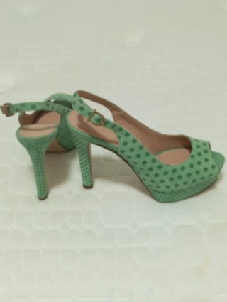 Sandalias de la firma Pedro Miralles con cartera.