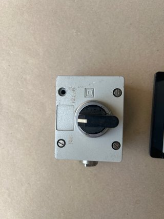 Cajas con botoneras para máquinas