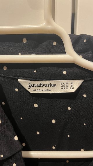 Vestido Stradivarius lunares negro talla S