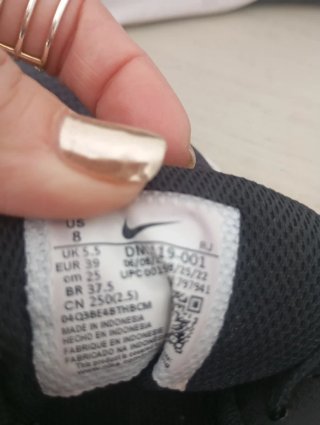 Bambas Nike dos de ellas son un 39 , y 38,5