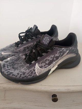 Bambas Nike dos de ellas son un 39 , y 38,5
