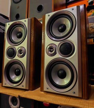 Pareja Altavoces AIWA japoneses 6 Ohm 65W RMS.
