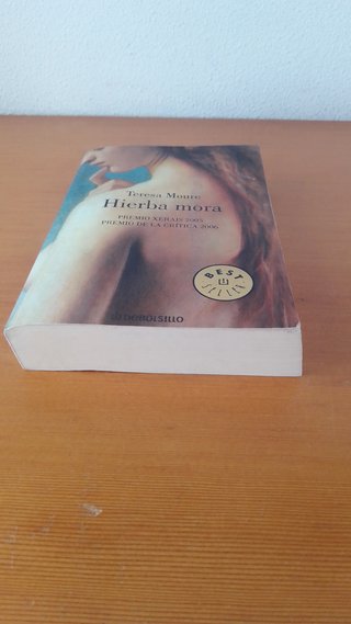 "Hierba mora", Teresa Moure
