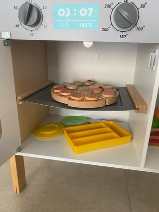 Cocinita de madera infantil con complementos