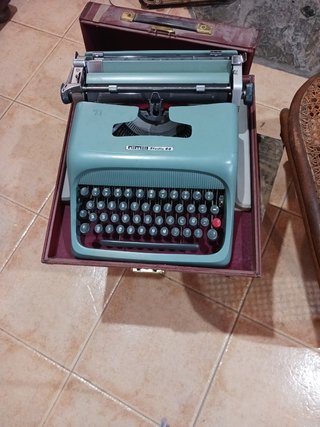 Máquina de escribir Olivetti Studio 44