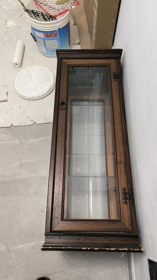 Mobiletti in legno e vetro