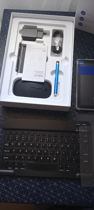 Tablet con tastiera e mouse